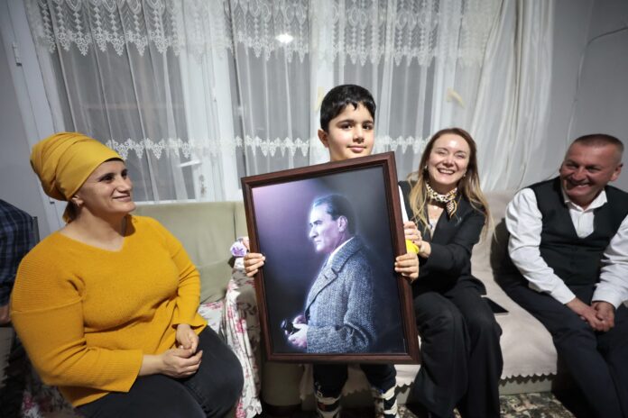 Başkan Mutlu, Dokuz Eylül Meydanı’ndaki İftar Sofrasında Vatandaşlarla Buluştu