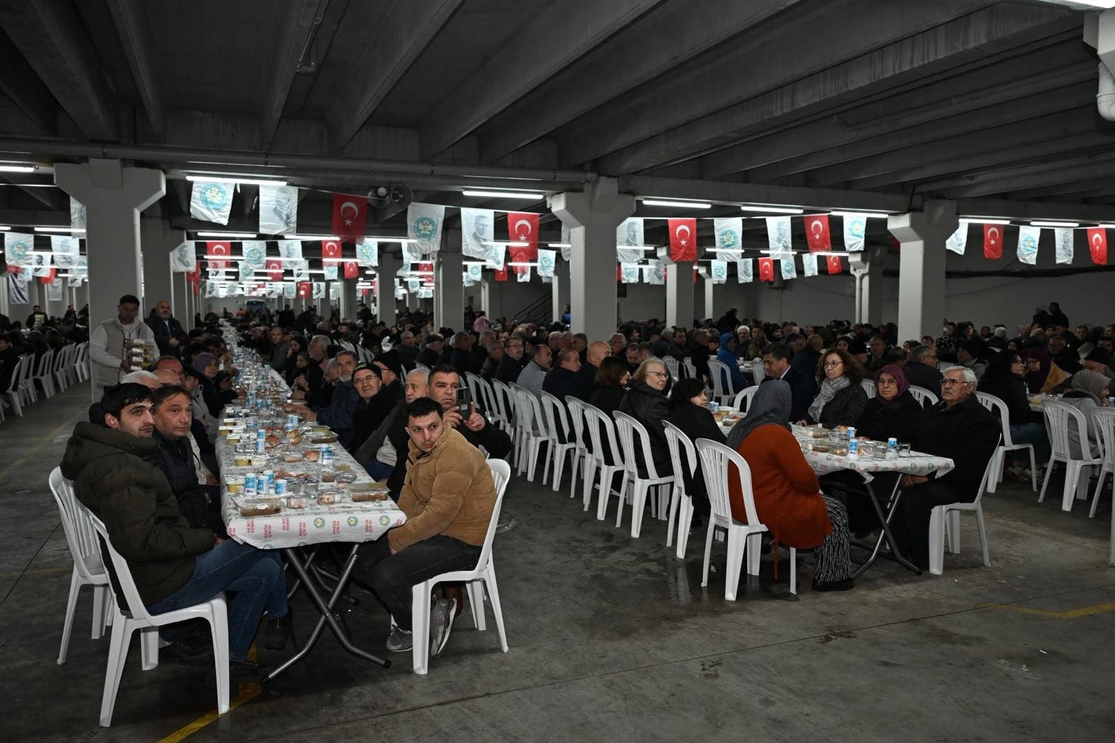 Manisa Büyükşehir ve Kula Belediyesi, Vatandaşlarla İftar Sofrasında Buluştu
