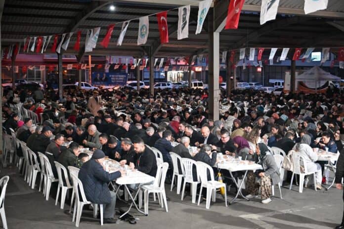 Gölmarmara’da Manisa Büyükşehir Belediyesi’nin İftar Buluşması Yoğun İlgi Gördü