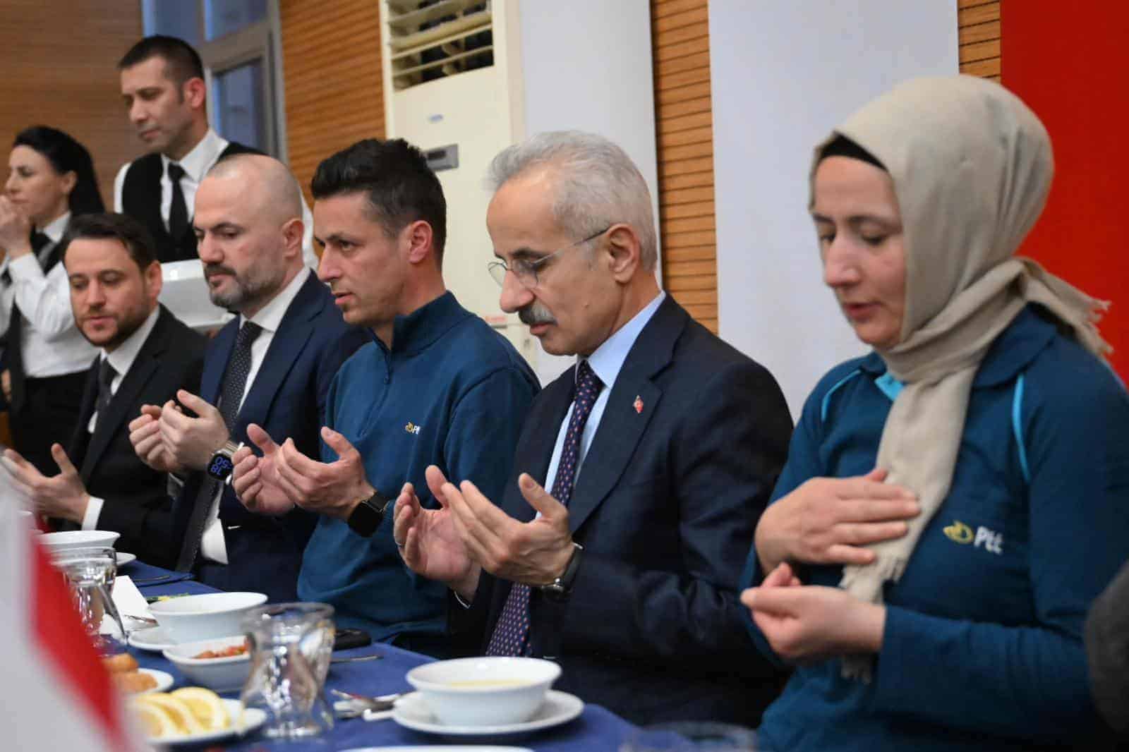 PTT, Yenilikçi Projeler ve Geniş Hizmet Ağıyla Sektörde Gücünü Artırıyor