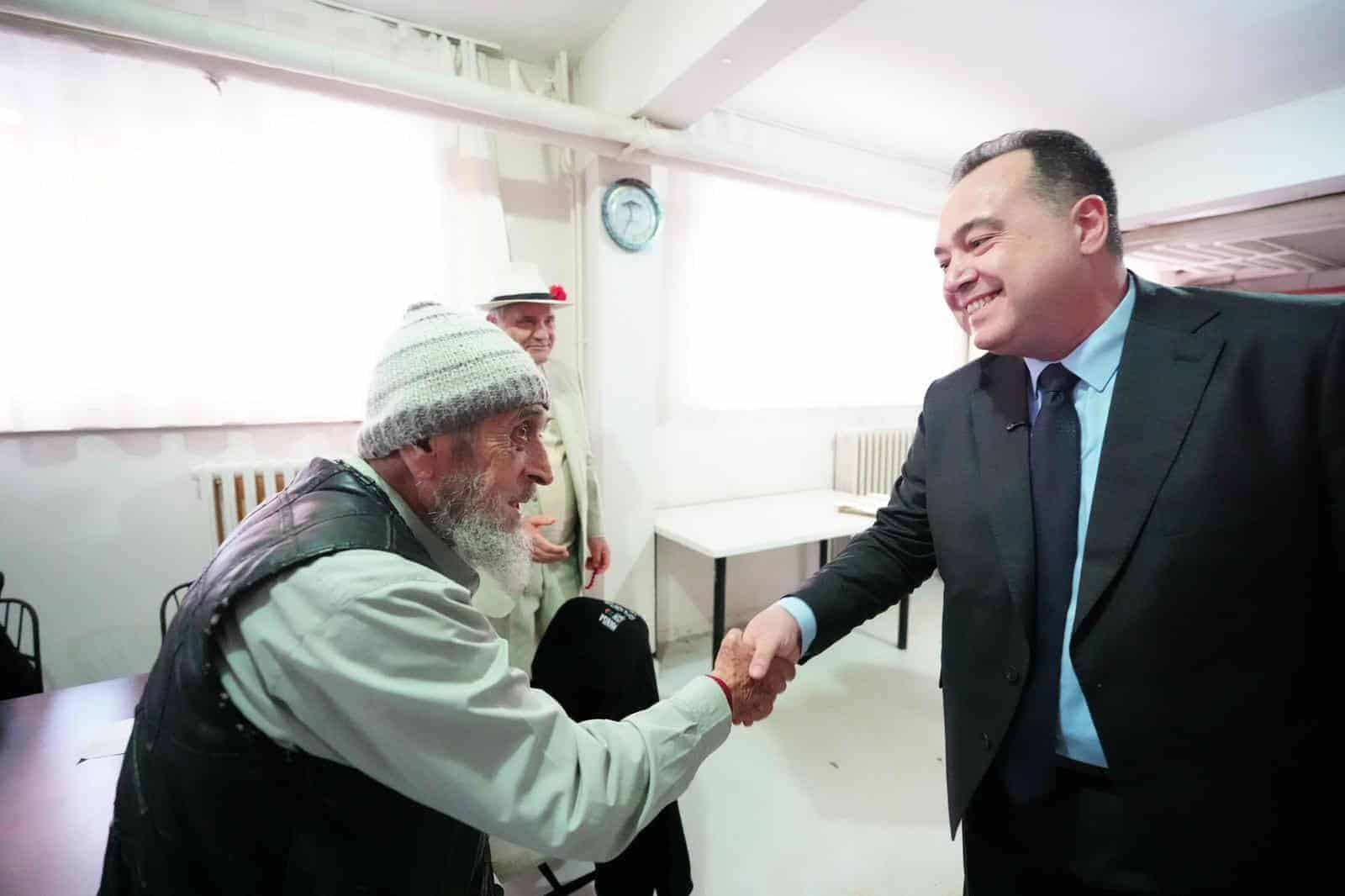 Başkan Besim Dutlulu, Ramazan Bayramı’nda Huzurevi Sakinleriyle Bir Araya Geldi