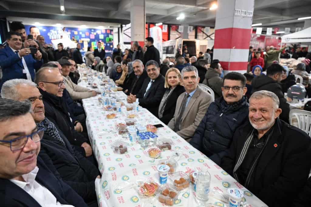 Manisa Büyükşehir Belediyesi'nin Soma'daki İftar Programı Yoğun İlgi Gördü