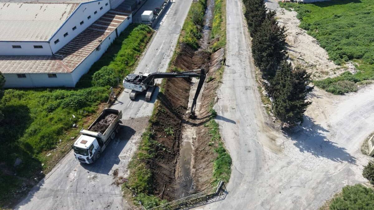 Akhisar’da 5 Kilometrelik Dere Temizliği ile Taşkın ve Koku Sorununa Çözüm