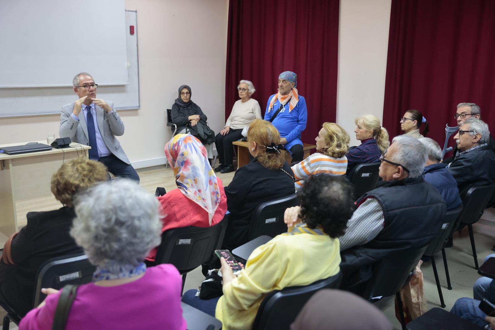 Konak İleri Yaş Merkezi'nde Hareketli Yaşam Semineri Gerçekleştirildi