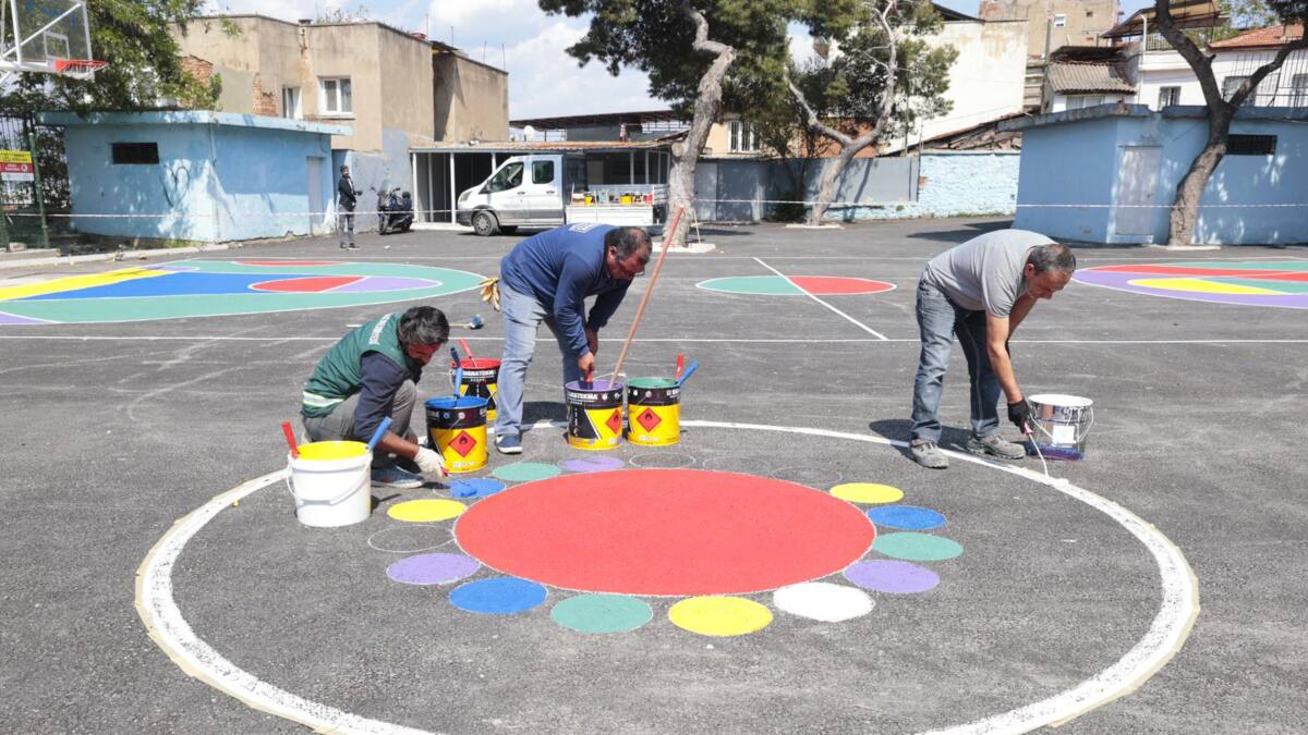 Konak Belediyesi'nden Okul Bahçelerine Renkli Dokunuş Projesi Başladı