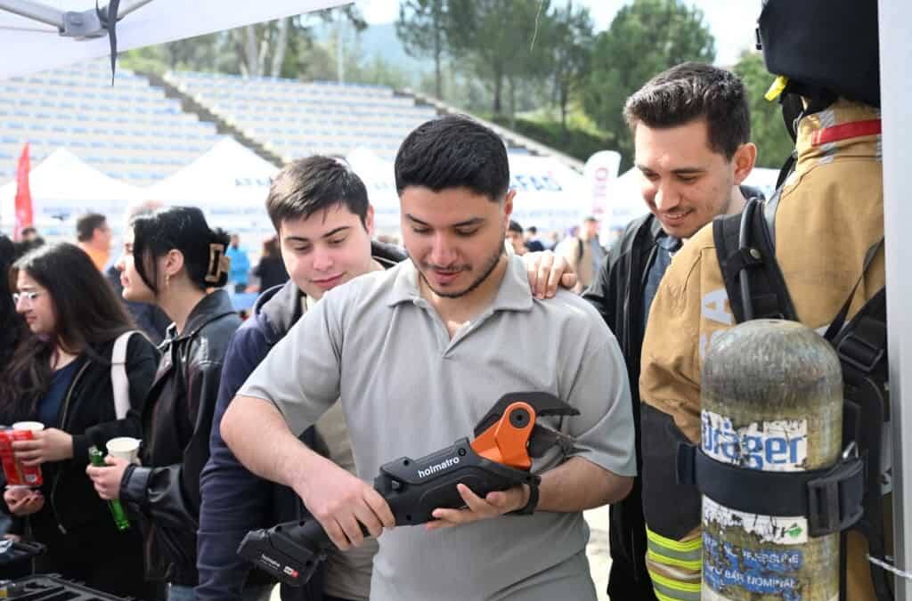 Manisa'da 'Afetlerde İnsan Olmak' Sempozyumuna Büyükşehir Belediyesi'nden Kurumsal Destek