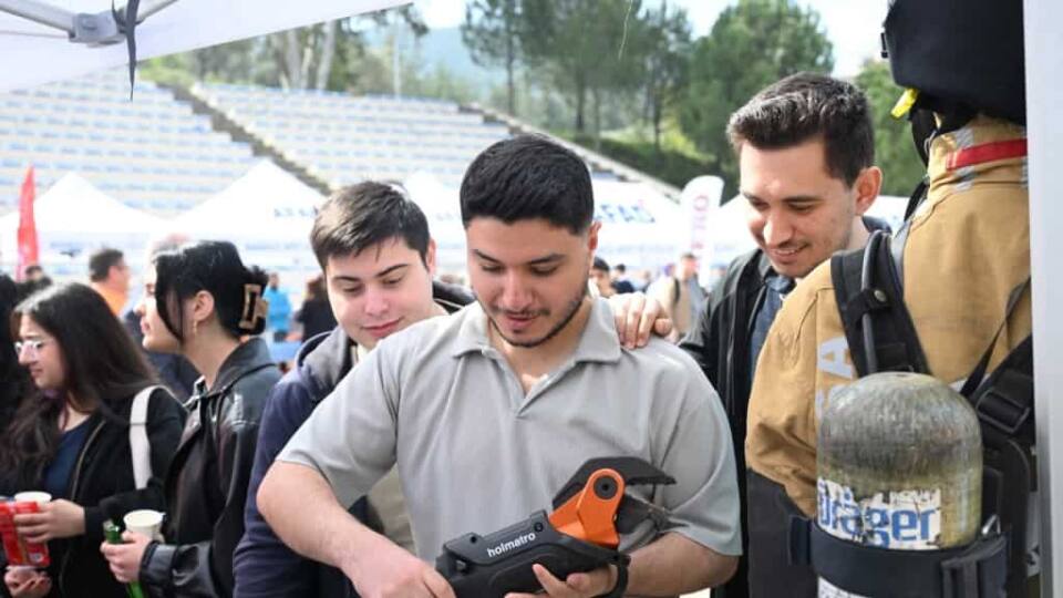 Manisa'da 'Afetlerde İnsan Olmak' Sempozyumuna Büyükşehir Belediyesi'nden Kurumsal Destek