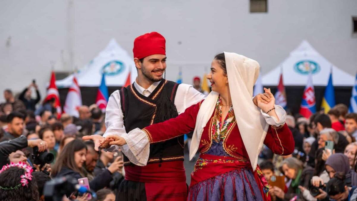 486. Uluslararası Manisa Mesir Macunu Festivali'nde Kültürel Defile İlgiyle Takip Edildi