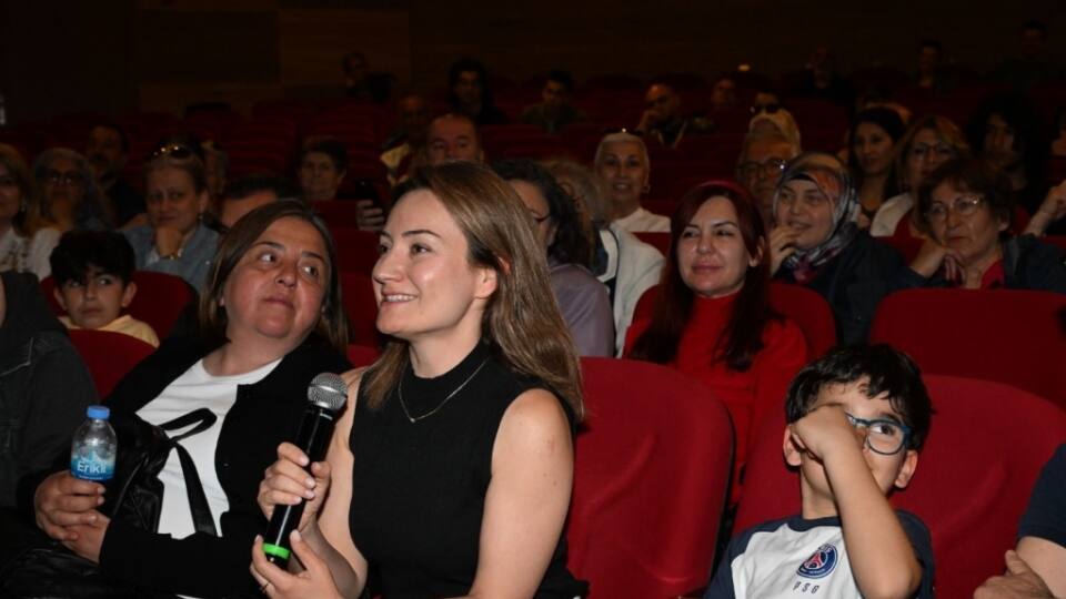 Cahit Berkay, Manisa'da Niobe Söyleşileri Kapsamında Sanatseverlerle Buluştu