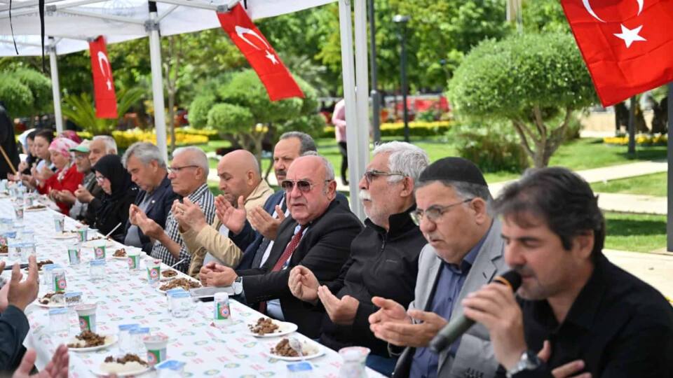 Dilek Mahallesi'nden Şehitler Anma Programında Dualarla Yâd Edildi